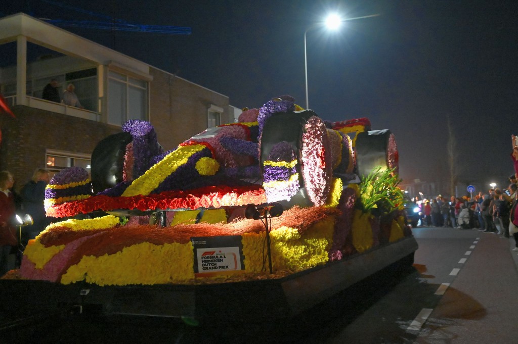 ../Images/Verlicht bloemencorso 2025 159.jpg